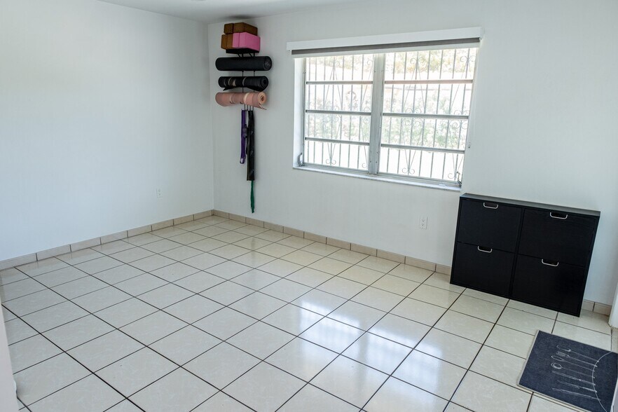 Building Photo - 1020 SW 84th Ave