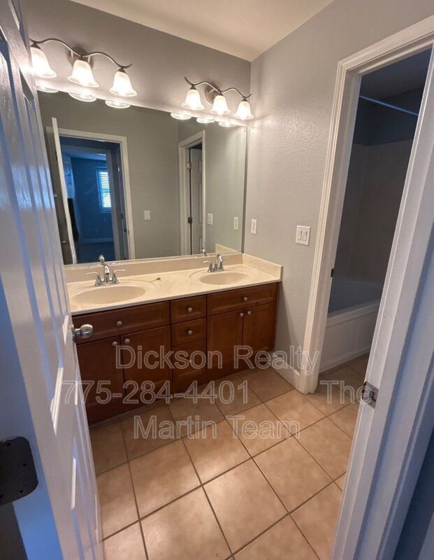 Building Photo - 2065 Long Hollow Dr