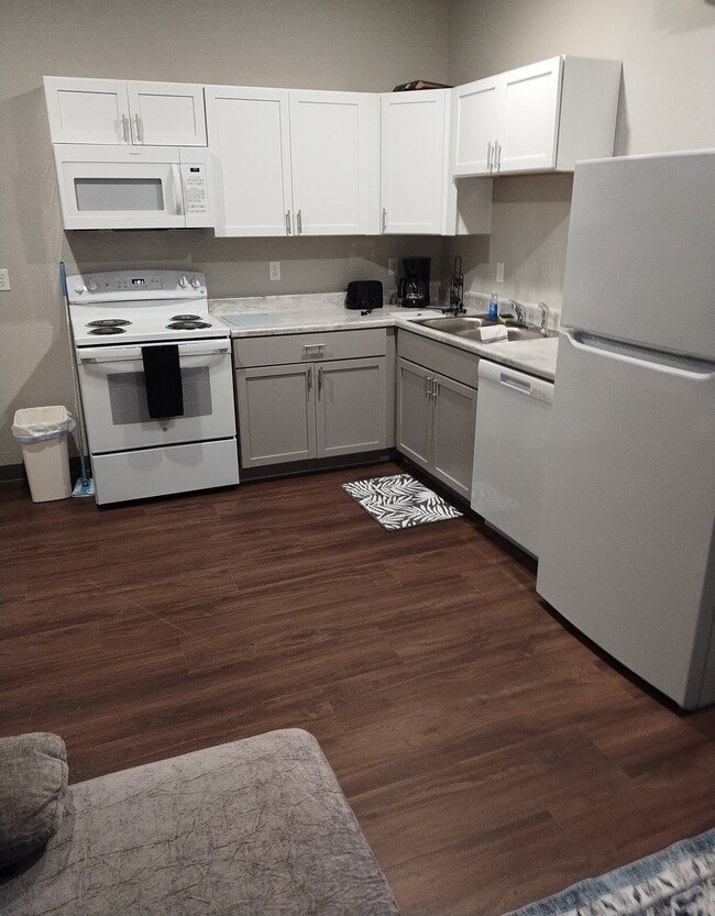 Building Photo - 5833 Homewood Dr