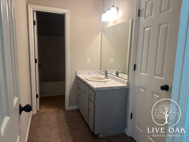 Building Photo - MOVE IN SPECIAL: $500 OFF 1ST MONTH'S RENT!**