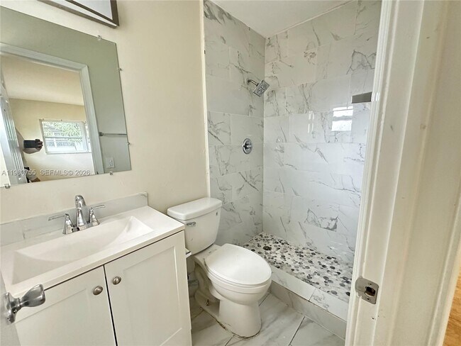 Building Photo - 180 Penn Way