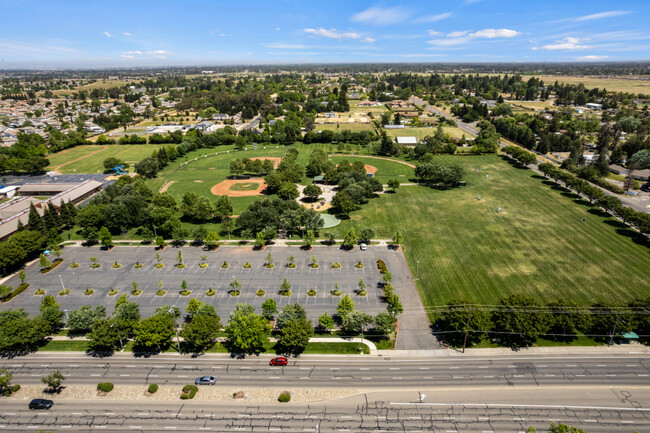 Building Photo - 8753 Redwood Grove Way