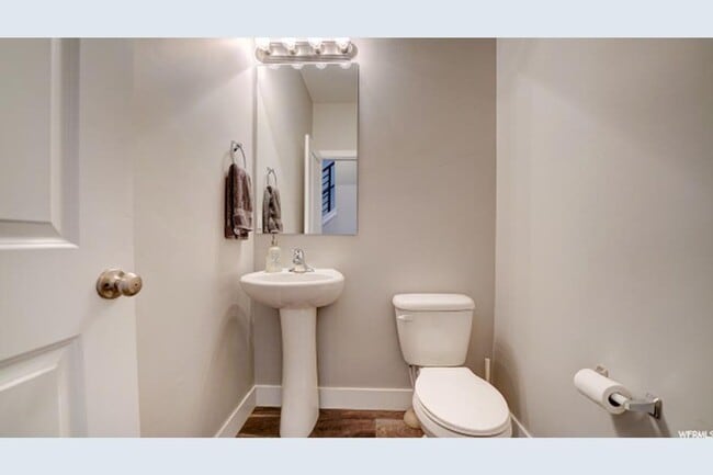 Building Photo - Beautiful 4 Bedroom Home in Midvale!