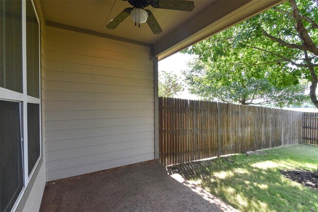 Building Photo - 13400 Briarwick Dr