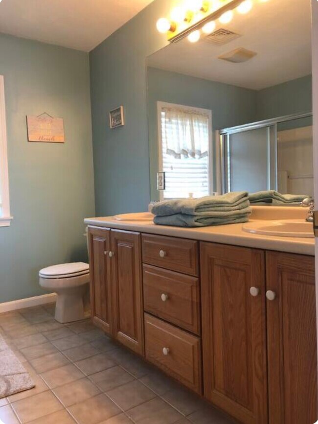 Building Photo - 22 Cove St