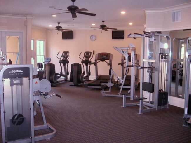 Building Photo - Luxury 3 Bed 2 Bath Condo at Crescent at U...