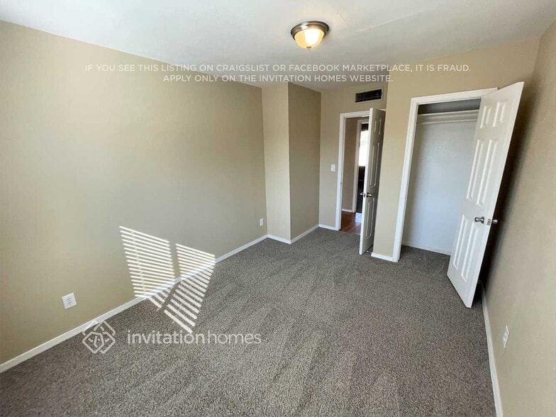 Building Photo - 6940 W Catalina Dr