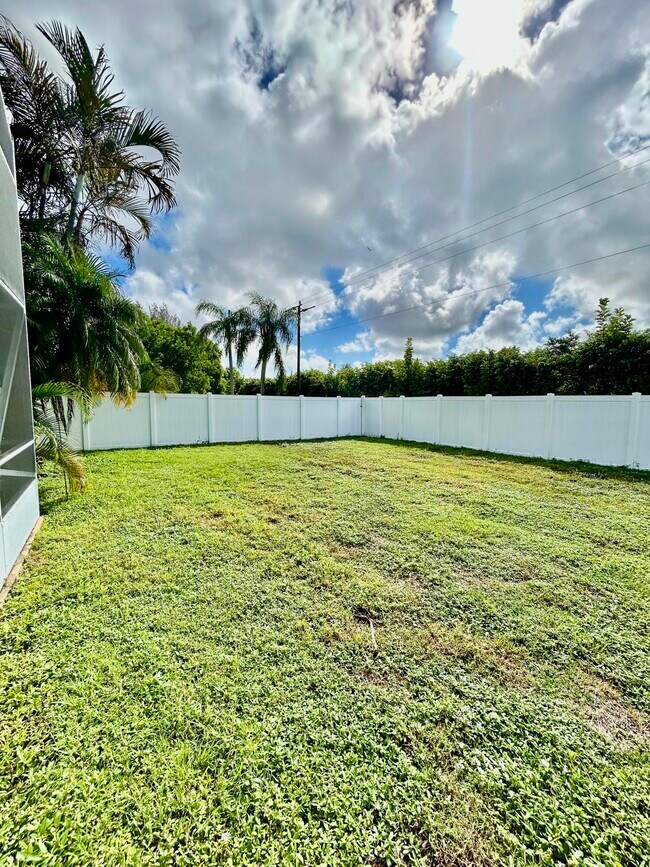 Primary Photo - 7818 Stirling Bridge Blvd S