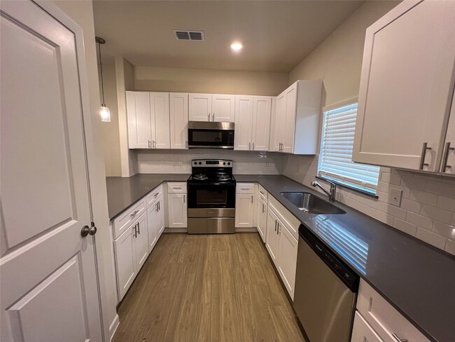 Building Photo - 3050 Viking St