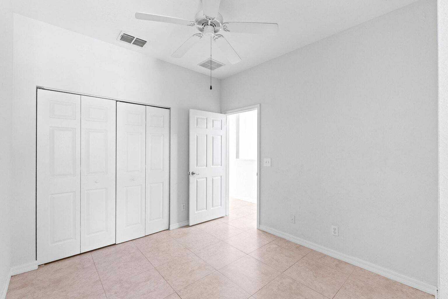 Building Photo - 1002 Pipers Cay Dr