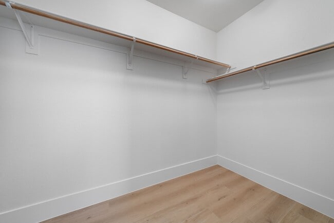 Building Photo - Beautifully Updated 4-Bedroom Home with 3-...