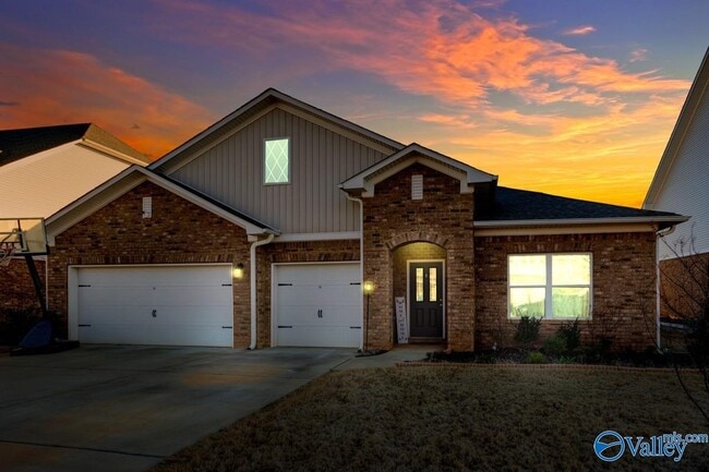 Primary Photo - 120 Chesire Cv Ln
