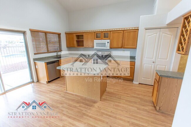 Building Photo - 2805 S Abbey Cir