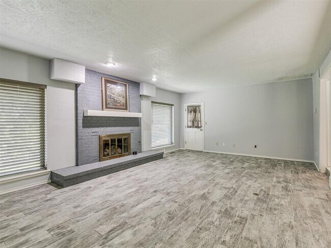 Building Photo - 3405 Woodsboro Dr