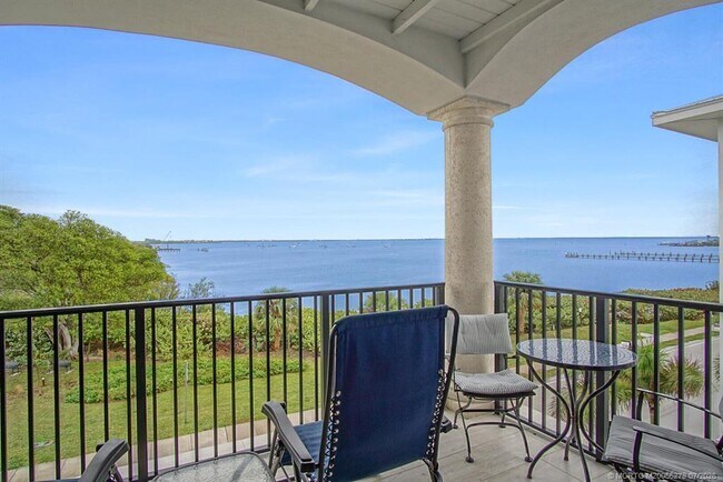 Building Photo - 3736 NE Indian River Dr