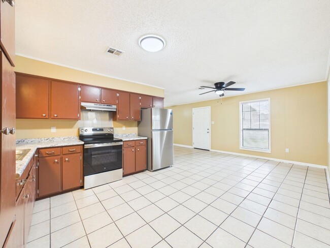 Building Photo - NEW ON MARKET  BREAUX BRIDGE!