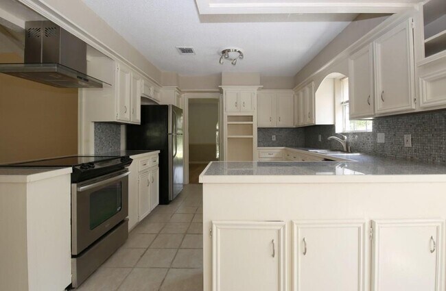 Building Photo - 710 Enchanted Trail Dr