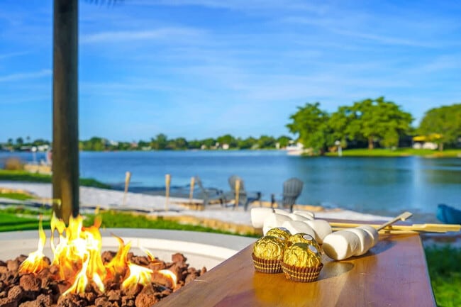 Building Photo - 18725 NE 18th Ave