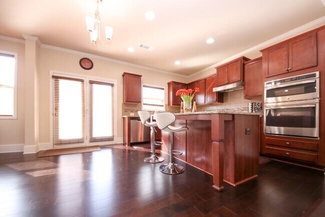 Building Photo - 3415 Pointe Vecchio Cir