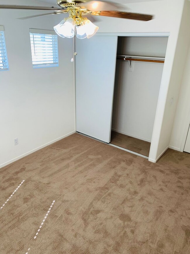 Building Photo - Large 4 bedroom home for lease in the hear...