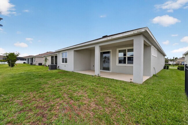 Building Photo - 4 Bedroom in Gated Community!