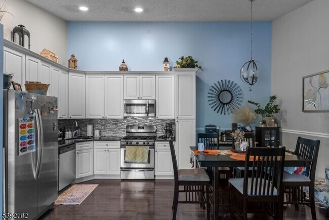 Building Photo - 9 Ruby Ct