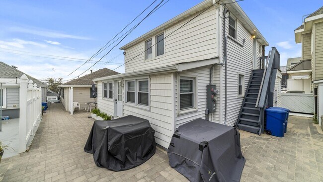 Building Photo - 171A Beachfront-