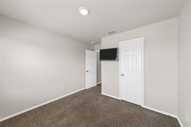 Building Photo - 6941 Guadalupe Rd