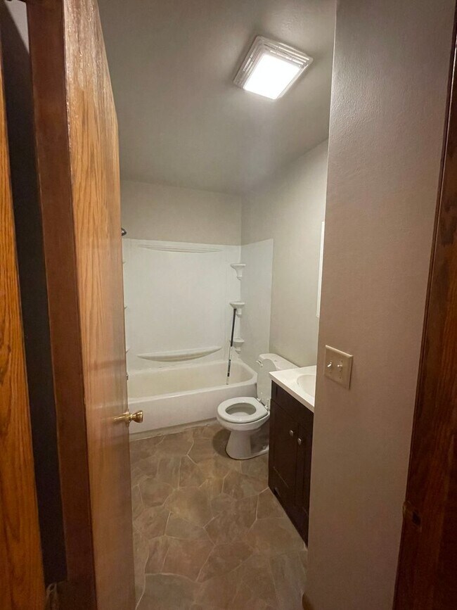 Building Photo - 211 Joan St