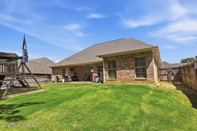 Building Photo - 320 Oakville Cir