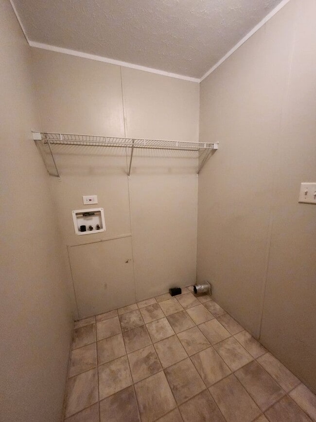 Building Photo - 811 N D St