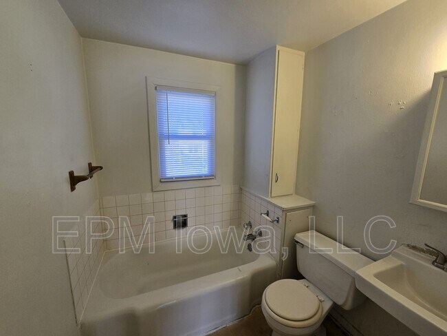 Building Photo - 251 Madison St