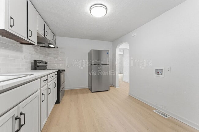 Building Photo - 16 Flint St