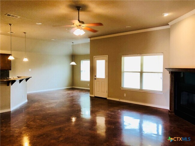 Building Photo - 606 Tumbleweed Dr