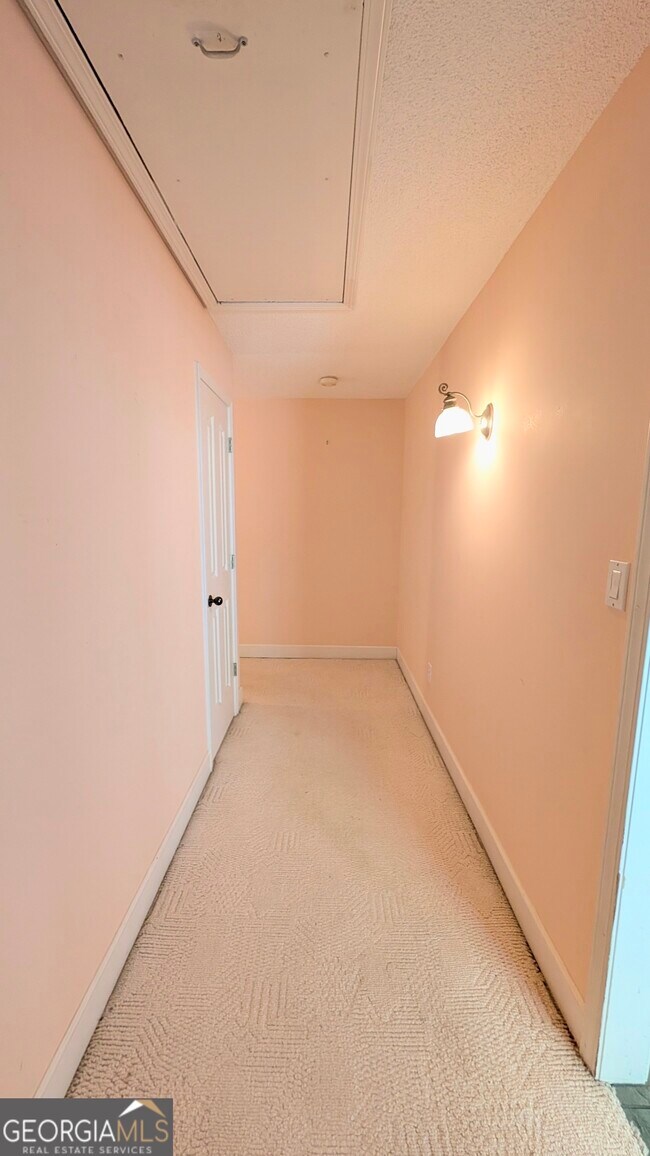 Building Photo - 2939 Rivercrest Dr