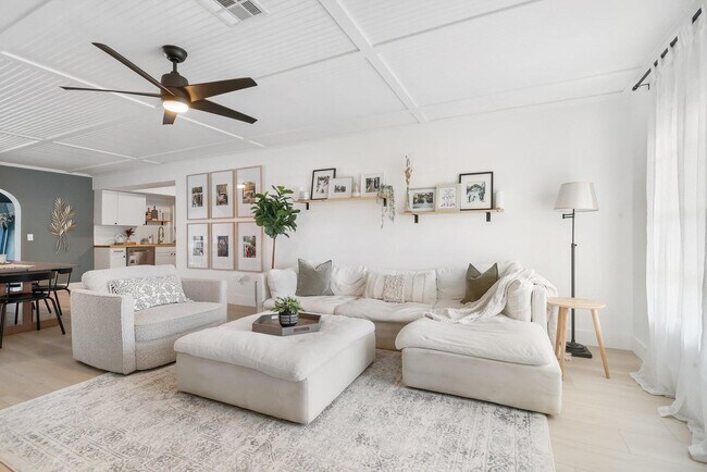 Building Photo - 232 Wellesley Dr