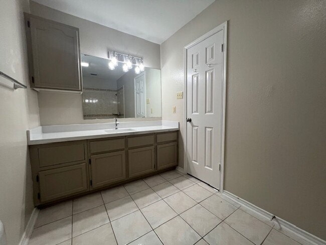 Building Photo - Shiloh Heights Condos