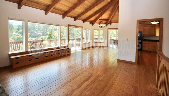 Building Photo - Spacious and Bright Tam Valley Home!  Mult...