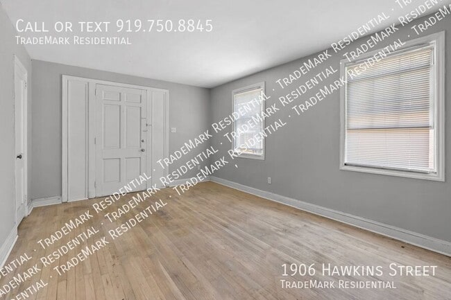 Building Photo - 1906 Hawkins St