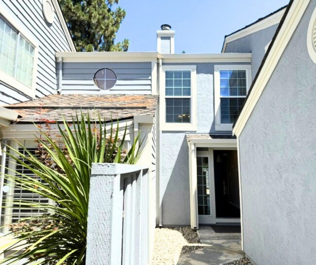Building Photo - Available Now! Beautiful Updated Townhome in Desirable Northwood Commons | 3 Bed, 2.5 Bath