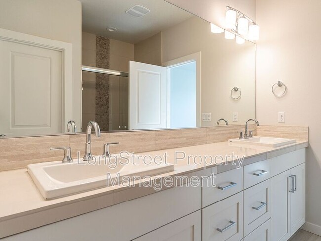 Building Photo - 10921 SW Annand Hill Ct