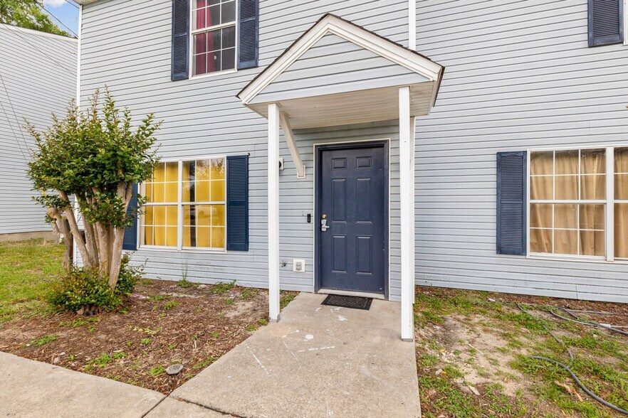 Building Photo - 1300 Nylic St