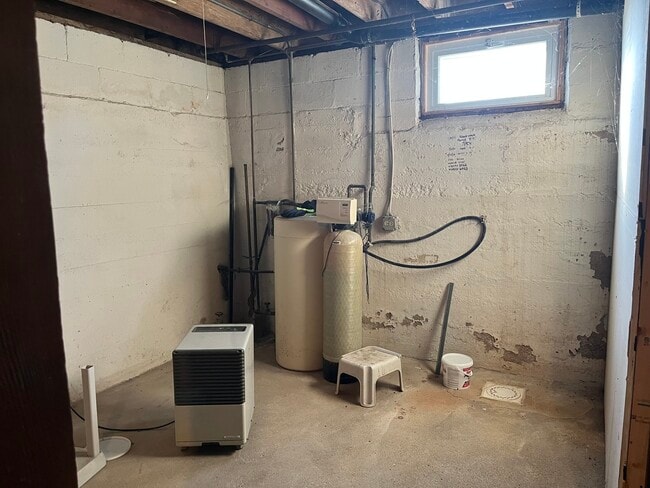 Building Photo - 112 Chicago Rd