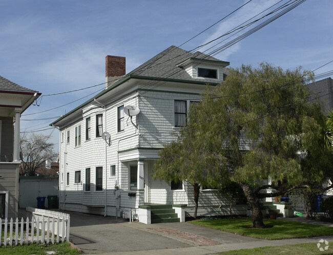 Primary Photo - 1087 Park Ave
