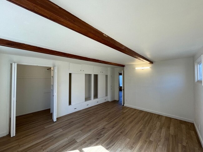 Building Photo - 489 Manzanita Dr