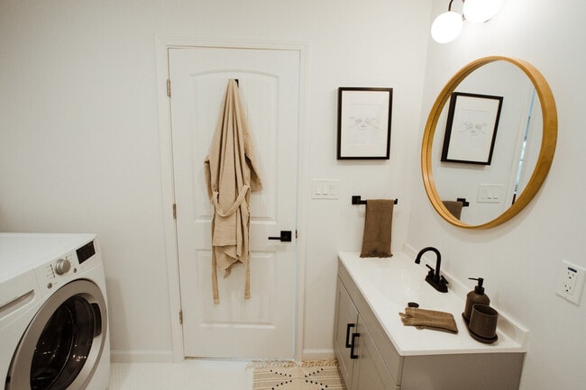 Building Photo - 1908 Morrow Ave