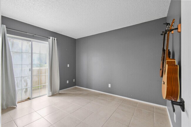 Building Photo - 1631 SE Green Acres Cir