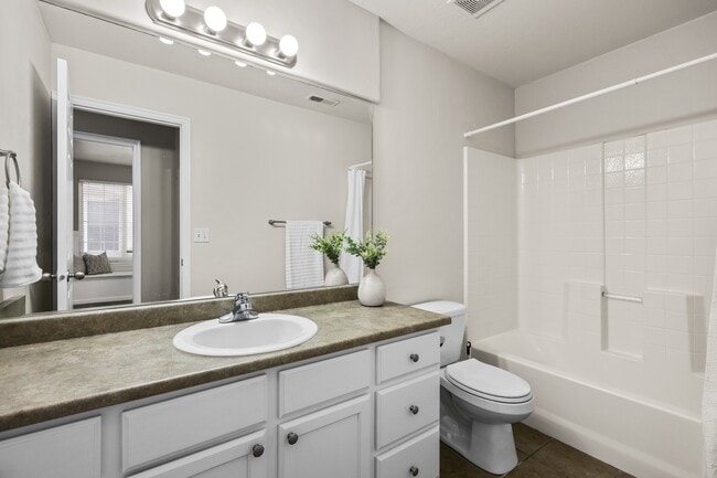 Building Photo - 452 N Kent Ln