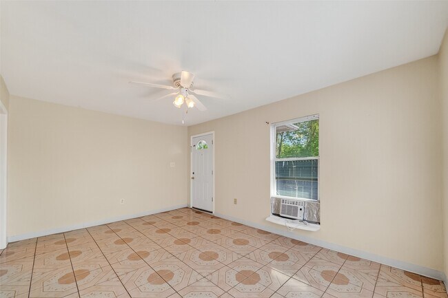 Building Photo - 968 Garapan St