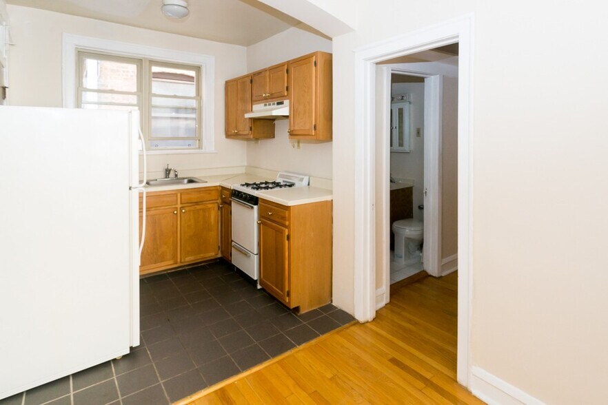 Building Photo - 4234 N Paulina